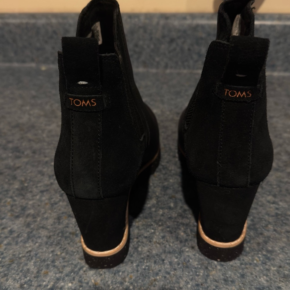 New TOMS Womens Maddie Black
Leather Wedge Boot Waterproof Sz 7.5 - Picture 8 of 10